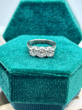 14K 3-stone diamond ring - 1.02 ctw