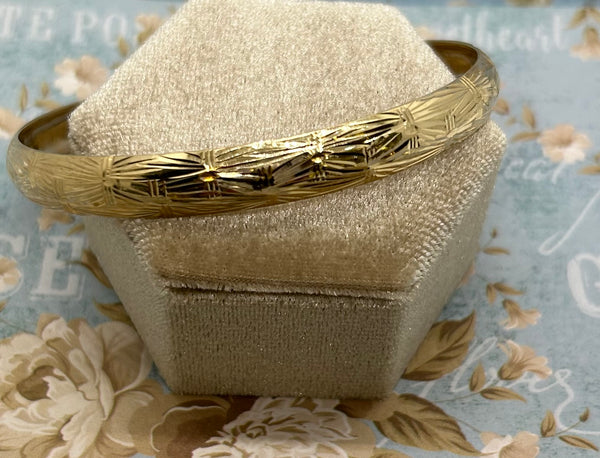 10K  yellow gold textured bangle