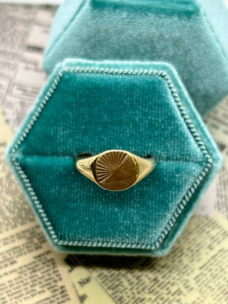 9K yellow gold signet style ring