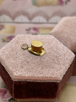 9K yellow gold top hat charm