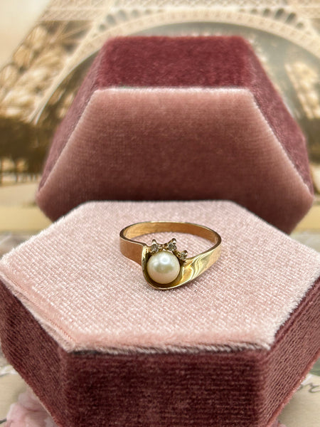 10K Freshwater pearl and diamond ring