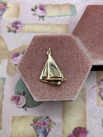 10K Sailboat Charm